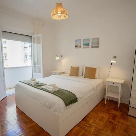 The Av. Roma Apartament Lizbona