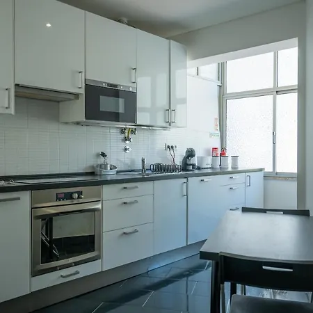 The Av. Roma * リスボン